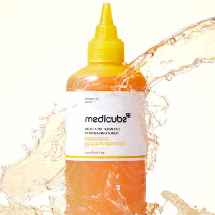 Отшелушивающий тоник с кислотами medicube Kojic Acid Turmeric Resurfacing Toner - 210 мл