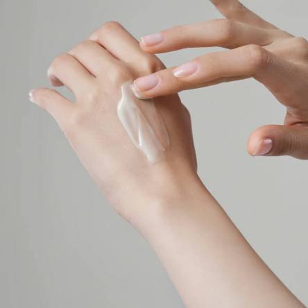 Укрепляющий коллагеновый крем с камелией Round Lab Camellia Deep Collagen Firming Cream - 50 мл Укрепляющий коллагеновый крем с камелией Round Lab Camellia Deep Collagen Firming Cream - 50 мл