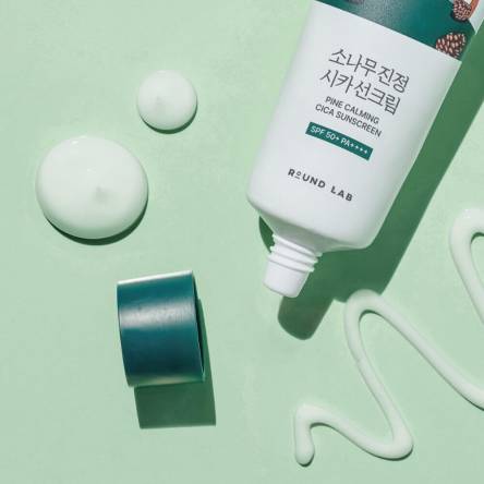 Солнцезащитный крем для проблемной кожи Round Lab Pine Calming Cica Sunscreen SPF50+ PA++++