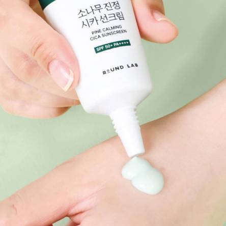 Солнцезащитный крем для проблемной кожи Round Lab Pine Calming Cica Sunscreen SPF50+ PA++++