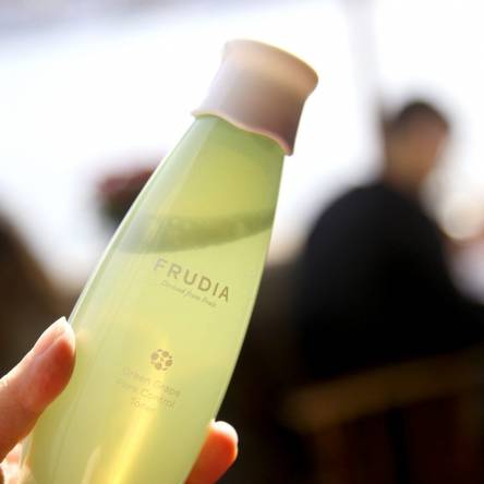 Себорегулирующий тонер Frudia Green Grape Pore Control Toner - 195 мл