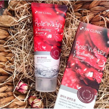 Пенка для умывания c розовой водой 3W Clinic Rose Water Cleansing Foam - 100 мл