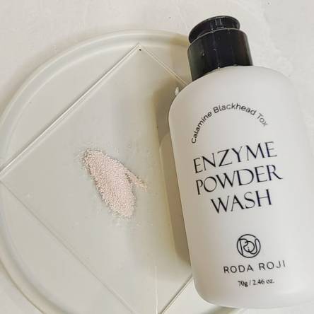 Мягкая энзимная пудра с каламином RODA ROJI Calamine Blackhead Tox Enzyme Powder Wash - 70 гр