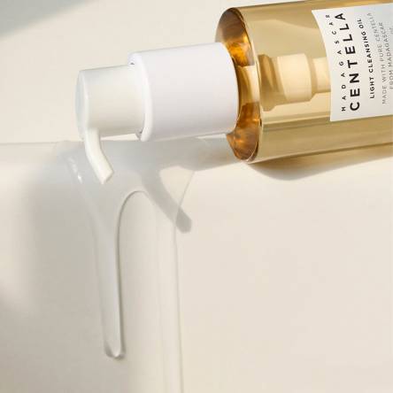Успокаивающее гидрофильное масло с центеллой SKIN1004 Madagascar Centella Light Cleansing Oil - 200 мл