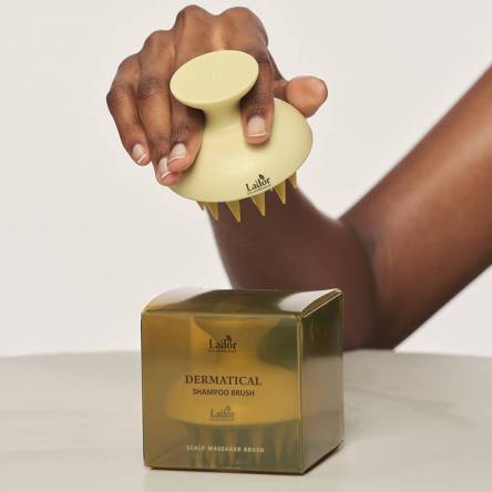Массажная щётка для кожи головы Lador Dermatical Shampoo Brush